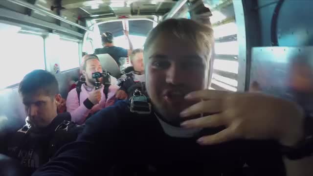 СВОБОДНОЕ ПАДЕНИЕ С 4000 МЕТРОВ • Парни пробуют Африку