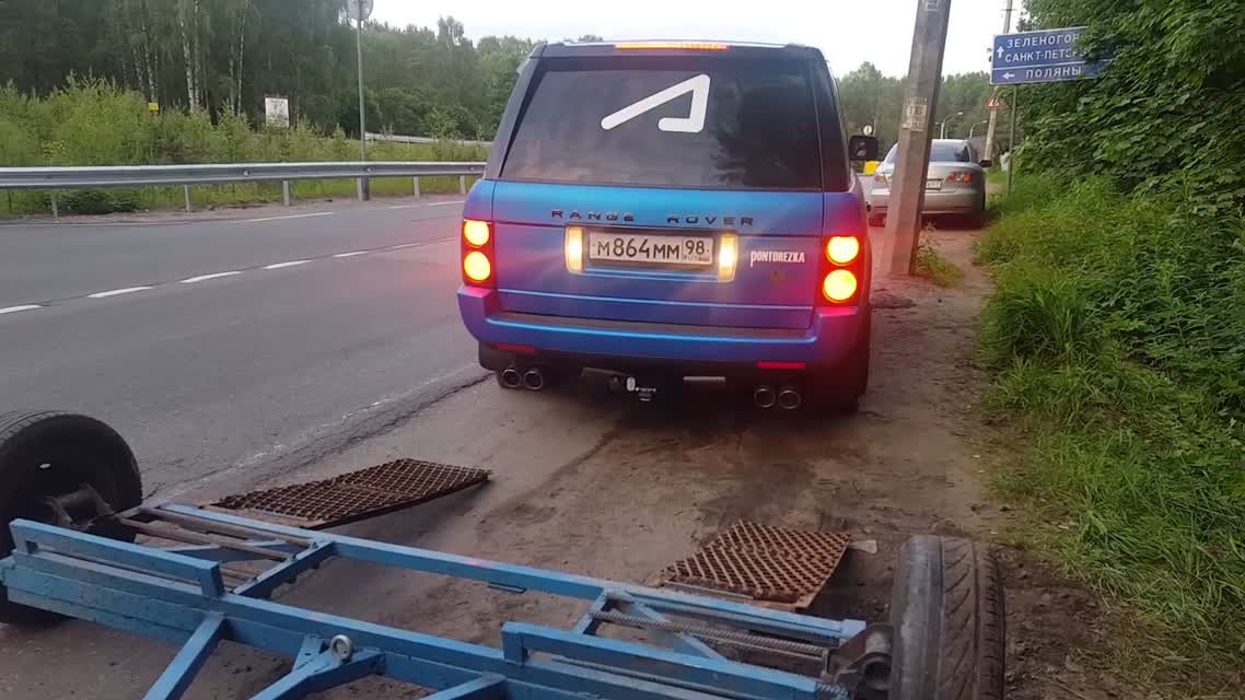 Понторезка упала с прицепа и минус два колеса