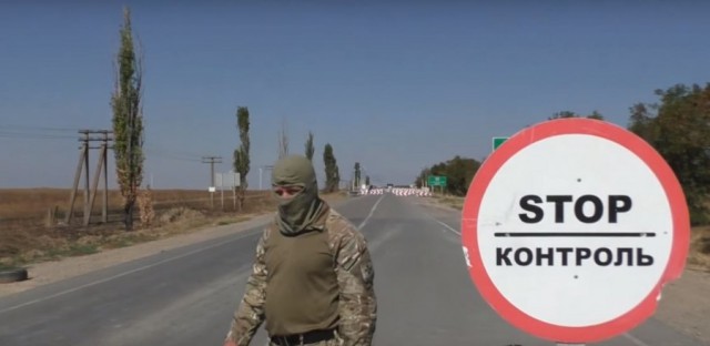 Гриша в Крыму 2016 (#23) Беседа с украинскими пограничниками (Каланчак)