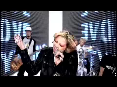 ANNA TSUCHIYA "NANA" - LUCY