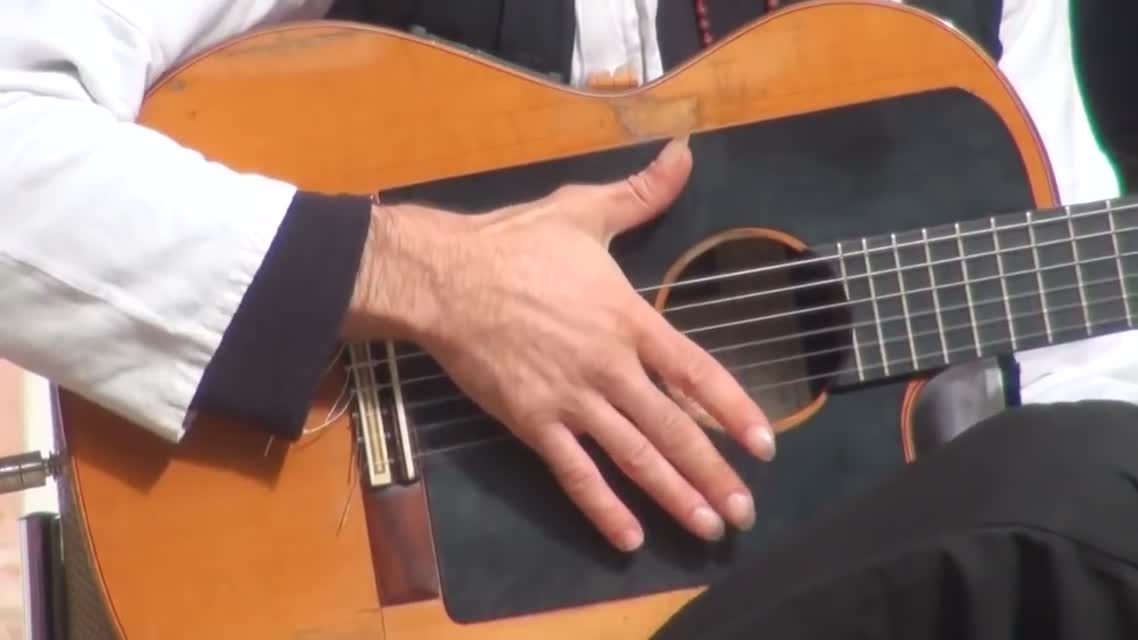 Estas Tonne. Экспрессия акустики и души.