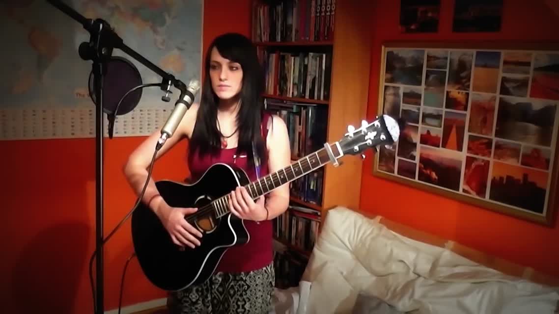 Happy by Pharrell Williams (Loop Pedal Cover) - Roz Firth