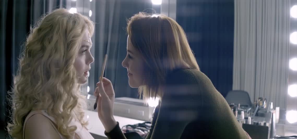 Неоновый демон (2016)