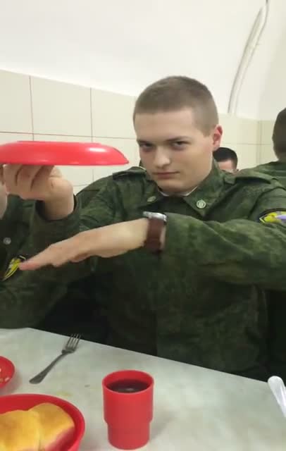 Фокусы в армии (с пюрешкой)