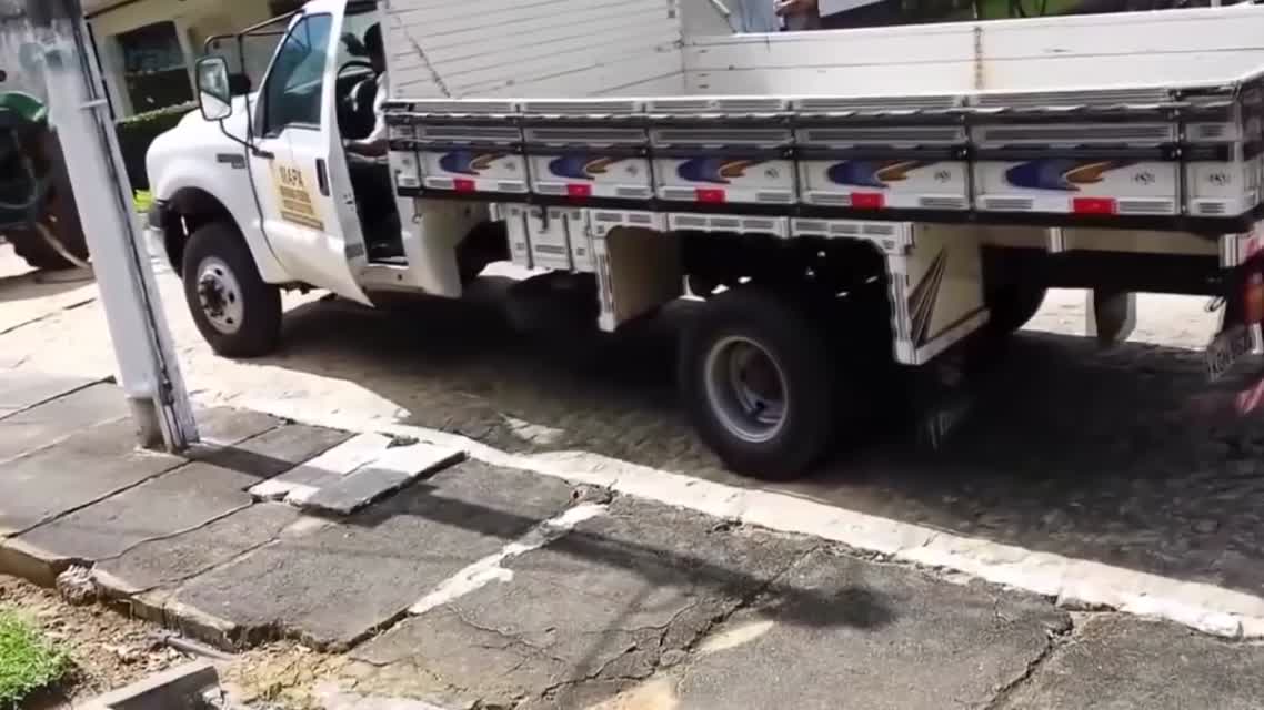 Heavy Equipment Accidents caught on tape . Trucks Disasters - Trucks fails , skills #36