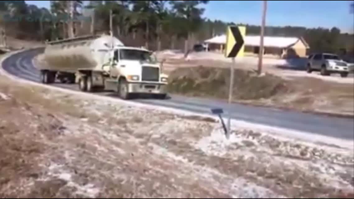 Heavy Equipment Accidents caught on tape . Trucks Disasters - Trucks fails , skills #37