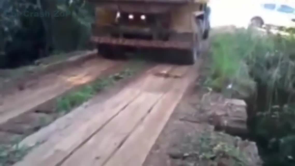 Heavy Equipment Accidents caught on tape . Trucks Disasters - Trucks fails , skills #43