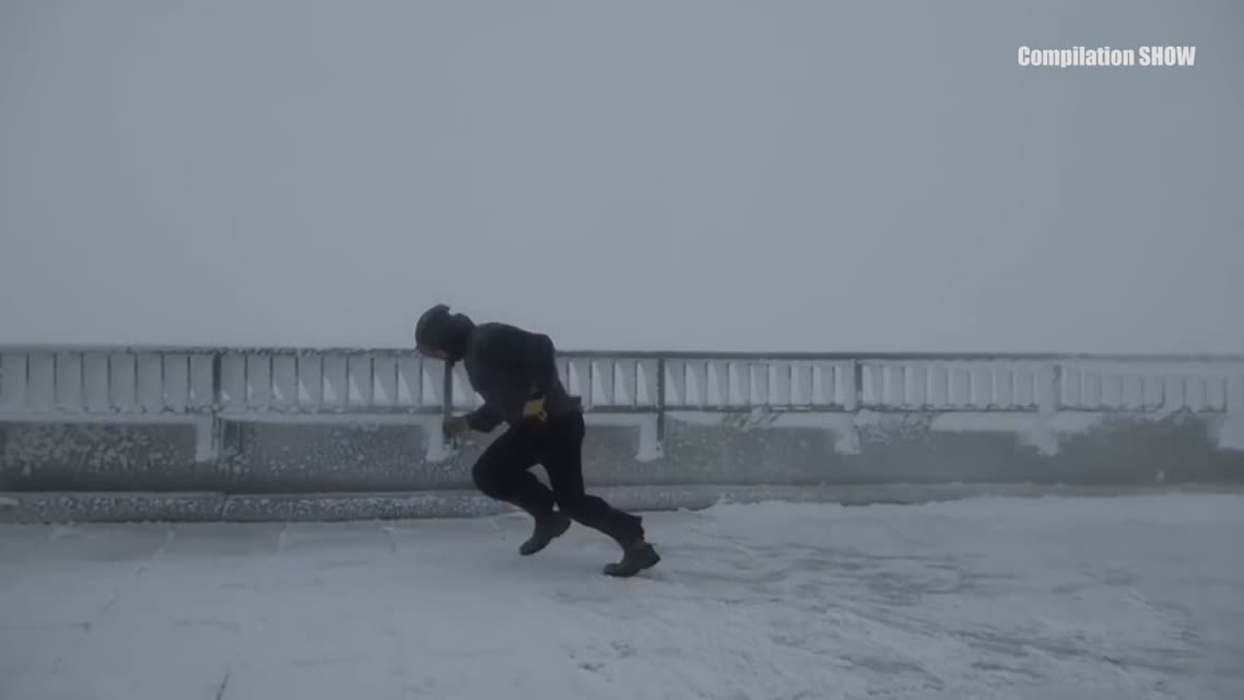 Когда на улице сильный ветер