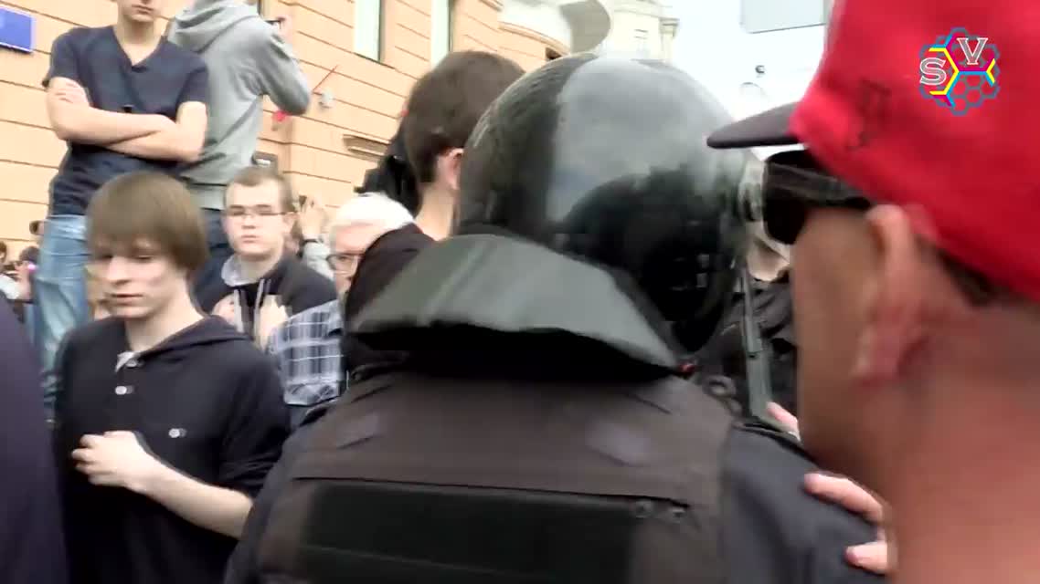 Путиниста проглотил ОМОН